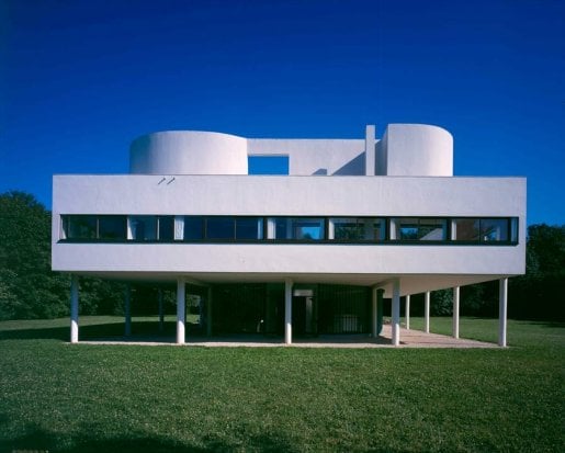 Color photo of a white, modern, rectilinear home designed by Le Corbusier 